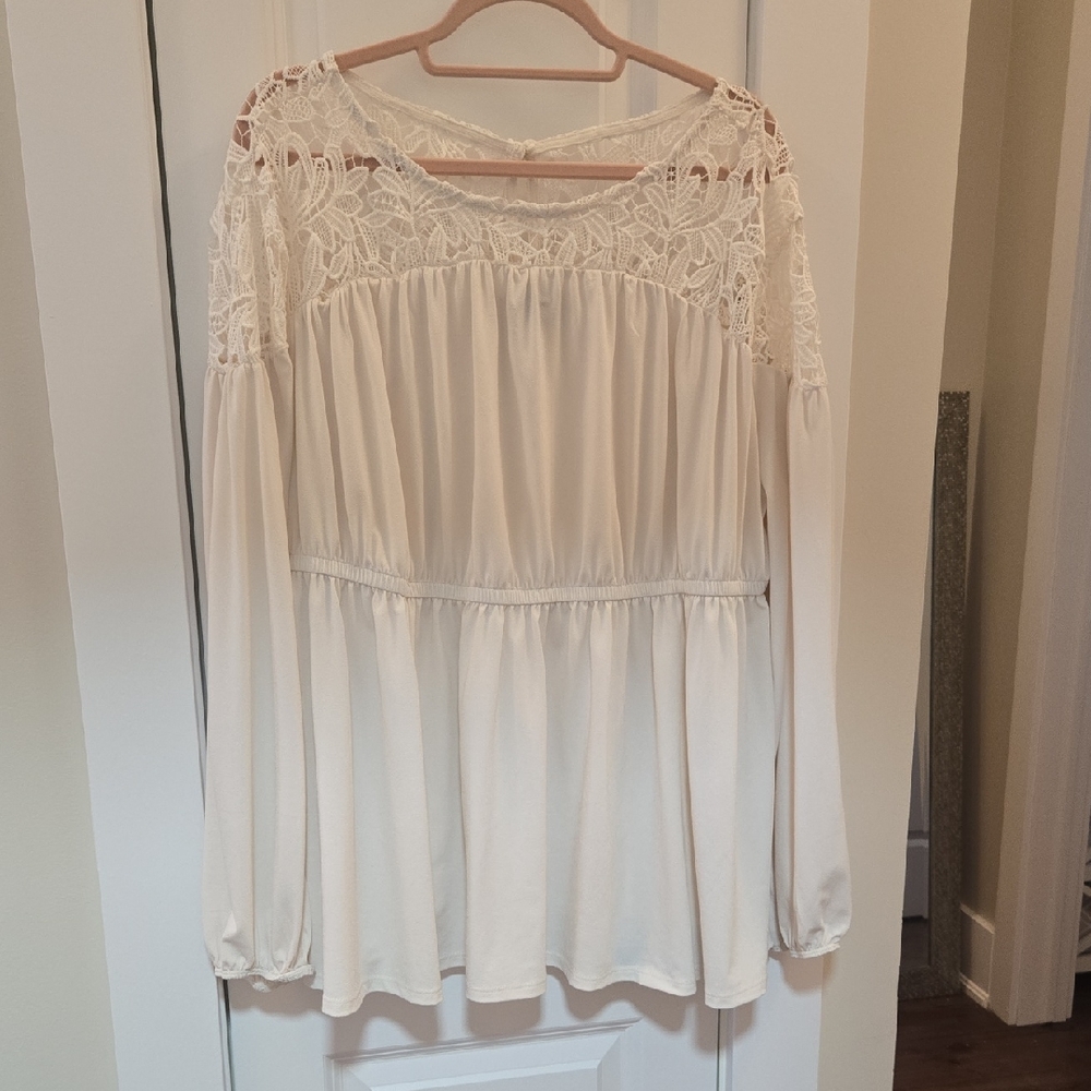 Torrid Ivory Lace Blouse Size 1